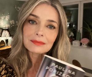 Paulina Porizkova nago! 58-latka zakryła się tylko futrzakiem