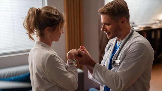 Na dobre i na złe odc. 924. Gloria (Aleksandra Grabowska), Maks Beger (Tomasz Ciachorowski)