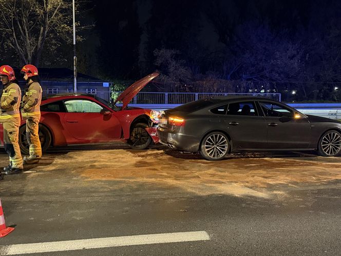 Koszmar na Wale Miedzeszyńskim! Rozbite Porsche za 700 tysięcy złotych!