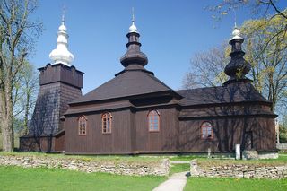 To malownicza wieś w Małopolsce założona przez króla. Została przekazana biskupom