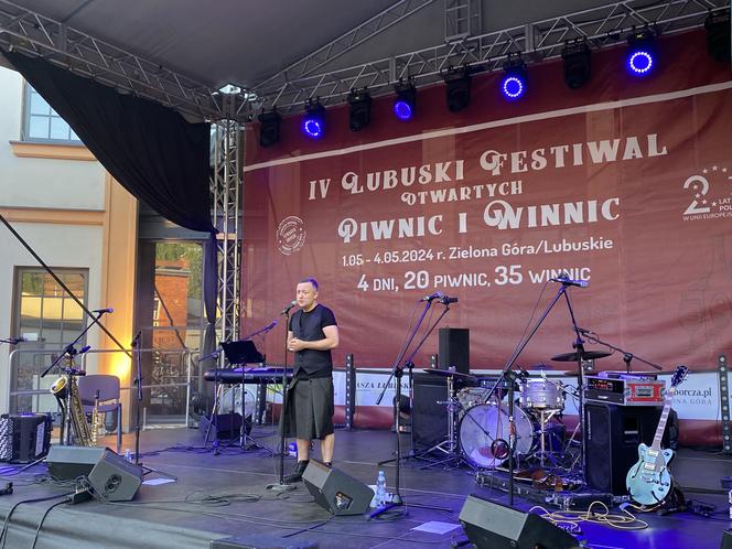  IV Lubuski Festiwal Piwnic i Winnic w Zielonej Górze. Koncert zagrał Czesław Śpiewa