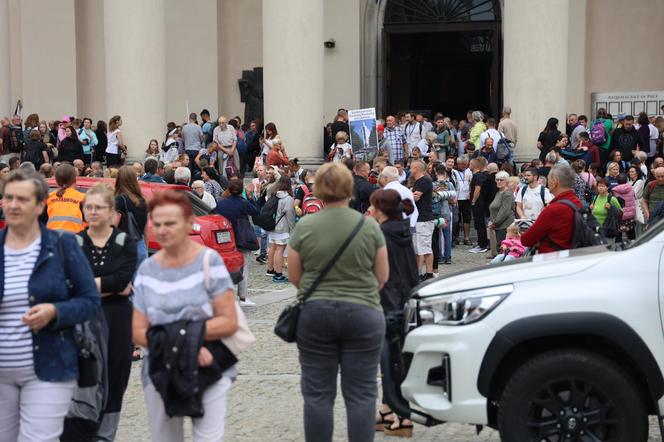 Lubelska Piesza Pielgrzymka na Jasną Górę 2024. Pątnikom deszcz niestraszny!