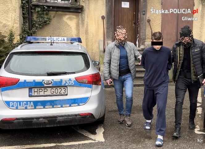  Napastowali dziewczynki w autobusie. Jedną dotykali po ciele. Nikt nie zareagował! 