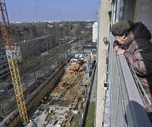 Deweloper buduje apartamentowiec tuż pod ich oknami. „Ten blok zasłoni nam świat”