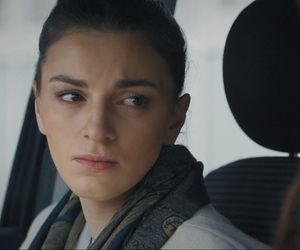 M jak miłość odcinek 1871 ostatni - finał sezonu. Kasia (Paulina Lasota), laborantka Anna Sokołowska (Katarzyna Russ) 