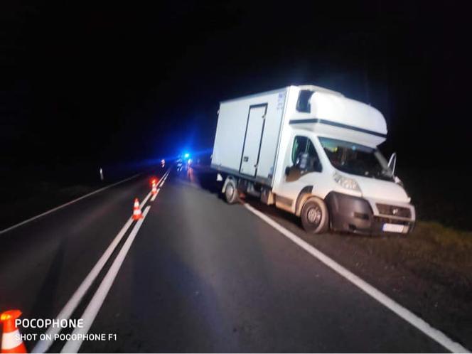 Krynice: Bus zderzył się z mazdą na DK 65. Jedna osoba została ranna [ZDJĘCIA]