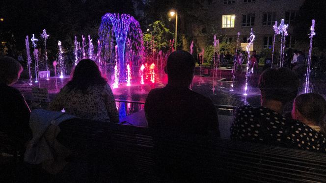 Muzyka, światło i woda w sercu Bydgoszczy. Ta fontanna naprawdę gra!