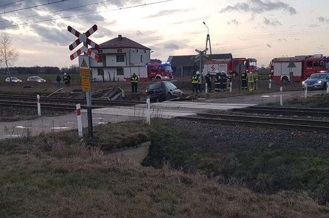 Podlaskie. Pociąg uderzył w lawetę na przejeździe kolejowym [FOTO]