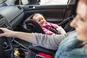 Czy wolno wozić dziecko na przednim siedzeniu auta?