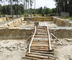 fundament kamienny - łączenie muru zaprawą