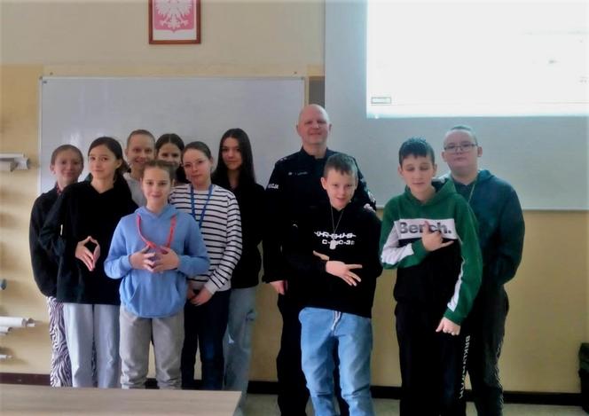 Policja w lubawskich szkołach. Były pogadanki z samym komendantem
