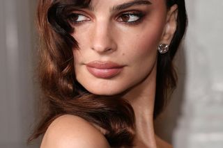 Emily Ratajkowski pokazała efekt metamorfozy. Mam najgorszą fryzurę w moim życiu 