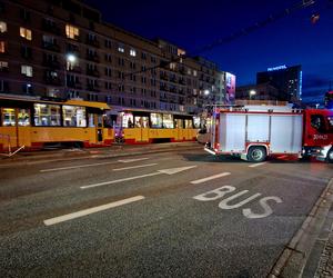 Koszmarne zderzenie audi, volvo i tramwaju. Totalna demolka na przystanku