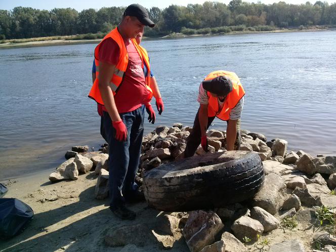 Opona znaleziona w Wiśle