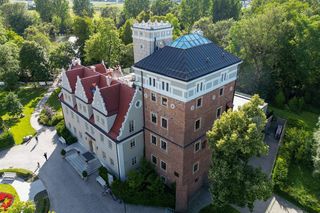 To wyjątkowe miejsce znajduje się tuż pod Wrocławiem. Poznaj historię Zamku Topacz