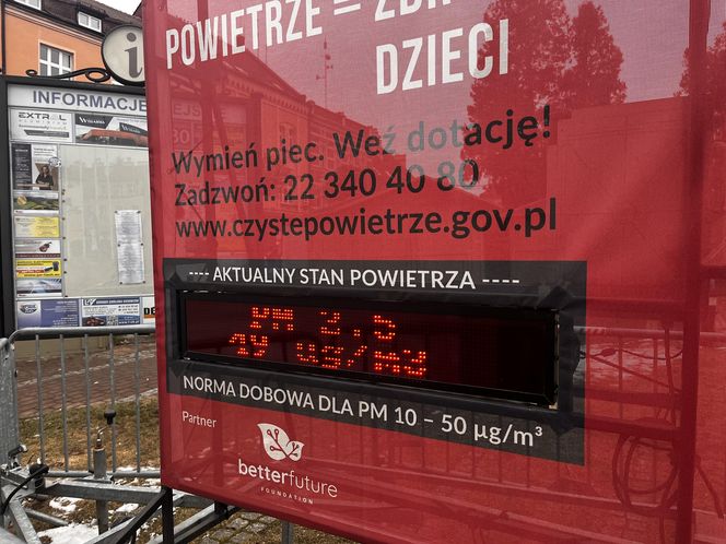 Zanieczyszczenie powietrza w Żorach wciąż bardzo wysokie. "Płuca smogowe" na rynku są już czarne