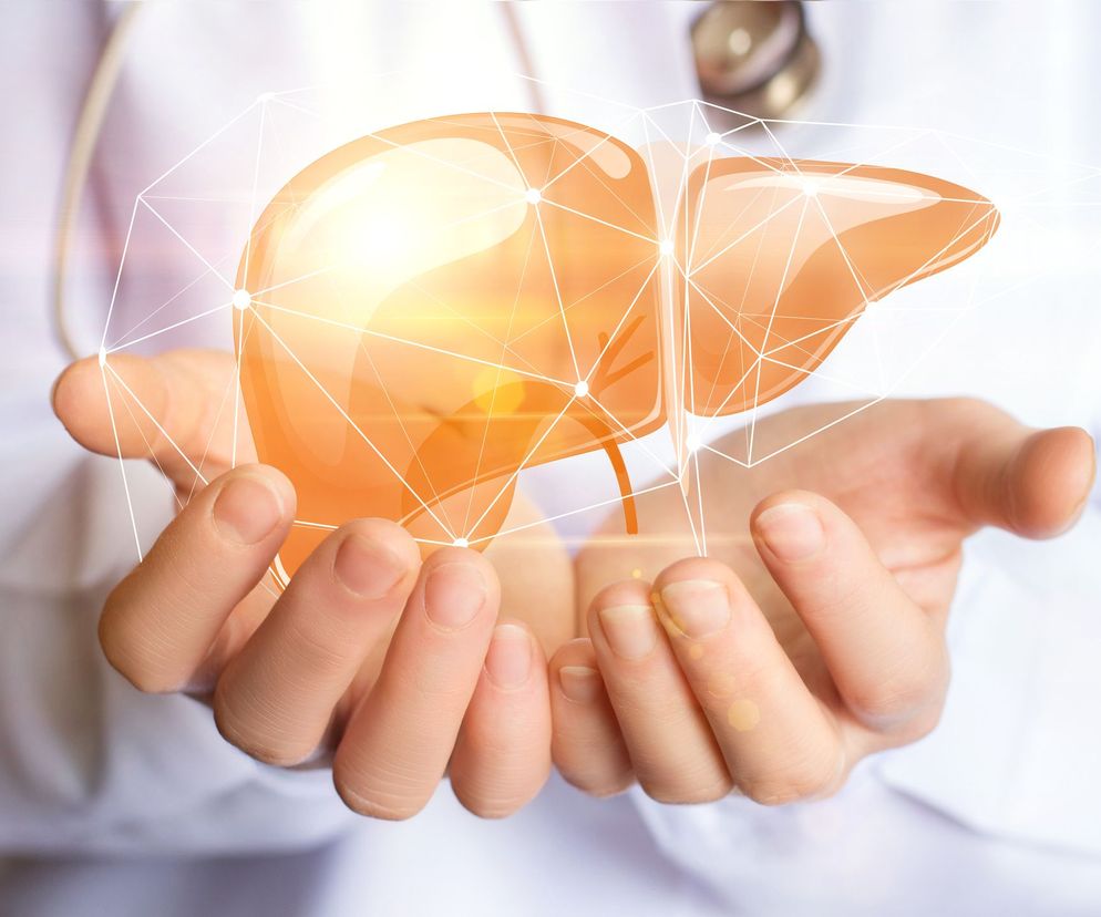 Toksyczne uszkodzenie wątroby może pojawić się, gdy do tego narządu trafia zbyt dużo substancji toksycznych, szczególnie alkoholu i leków (np. psychotropowych, przeciwnowotworowych, niektórych antybiotyków).