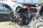 Groźny wypadek na DK74. Zderzenie osobówki z ciągnikiem, są ranni