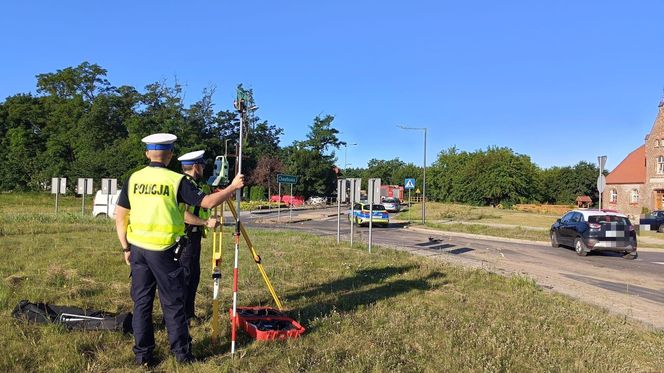 Tragedia pod Gnieznem! BMW wypadło z drogi, nie żyje 22-letni kierowca