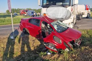 Wypadek w Rudzińcu. Kierowca fiata zabrany śmigłowcem LPR do szpitala