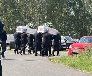 Pogrzeb rodzeństwa w Tuszowie Narodowym. Dominika i Grzegorz zginęli w wypadku. Trafili na pijanego kierowcę lawety
