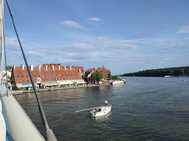 Mikołajki to mazurska Wenecja. Przyciągają turystów z całego świata