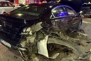 Zderzenie trzech aut osobowych w Warszawie. Kierowca audi uciekł z miejsca zdarzenia