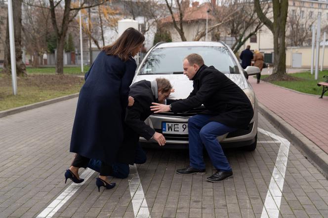 Na Wspólnej, odc. 3032. Arek (Marek Kalita), Kamil (Kazimierz Mazur), Wiktoria Kleczewska (Agnieszka Michalska)
