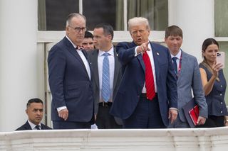 Trump wszedł na dach Białego Domu! Mówił o broni nuklearnej