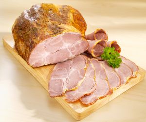 Domowy baleron bez wędzenia: peklowany i gotowany