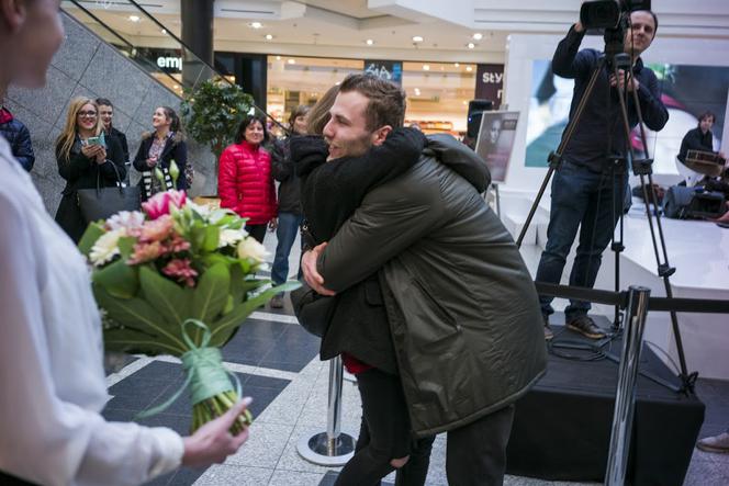 Kraków: Potrójne oświadczyny w... galerii handlowej!