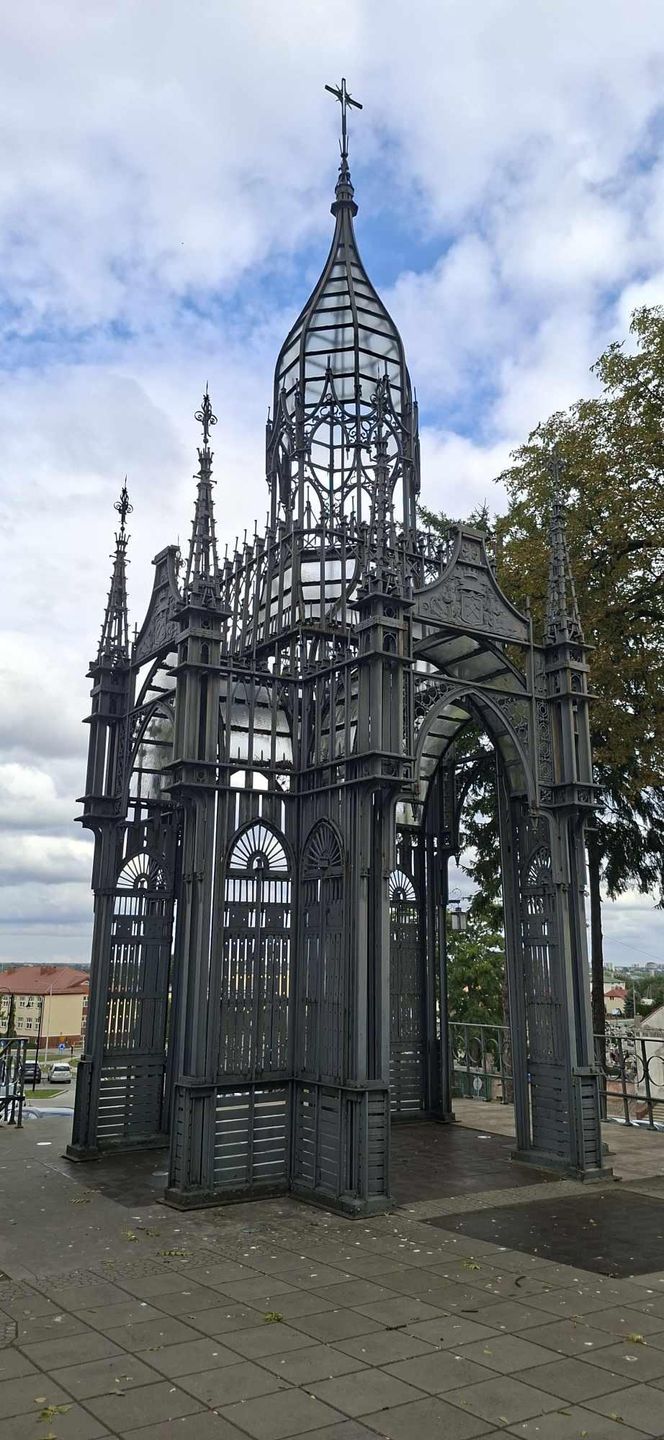 Neogotycki kiosk w Szewnie. Konstrukcja i symbolika