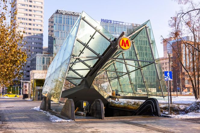 Metro w Warszawie – wejście na stację Świętokrzyska na M2