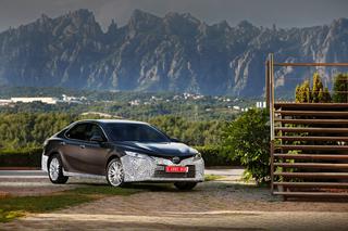 Hybrydowa Toyota Camry 2019