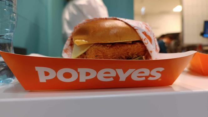 Jako pierwsi w Polsce zjedliśmy Chicken Sandwich! Prapremiera Popeyes w Pasażu Grunwaldzkim 