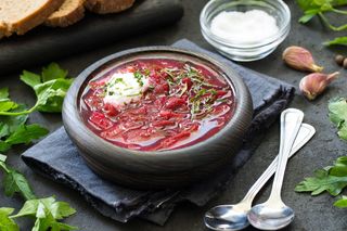 Zupa z kiszonych buraków – pyszna, zdrowa i idealna w duchu zero waste