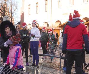 Bieg Mikołajów w Olsztynie. Około 400 osób pobiegło w charytatywnym celu [ZDJĘCIA]