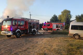 Gaszenie przez strażaków pożaru Baru Letniego