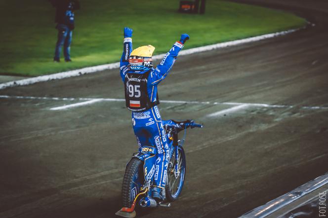 Bartosz Zmarzlik obronił tytuł mistrza świata na Motoarenie. Zdjęcia z toru i trybun