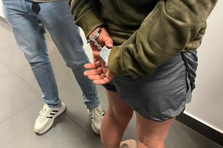 Przyjechali do Łomży kraść. Kobieta uciekła cukierni i zamknęła się w toalecie