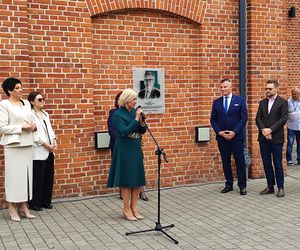 Rozpoczeły się obchody 20-lecia MSCW Elektrownia - Dziś odsłonięto tablicę upamiętniająca wieloletniego dyrektorka instytucji