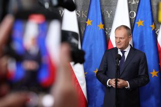 Premier Donald Tusk przepraszał nauczycieli. i błogosławił Broniarza