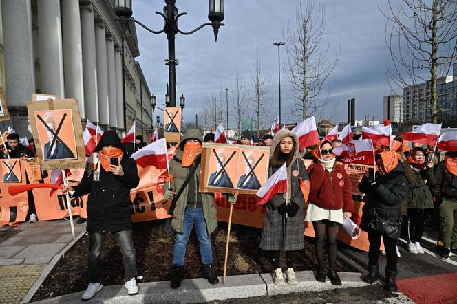 Protest kupców z Marywilskiej przed ratuszem