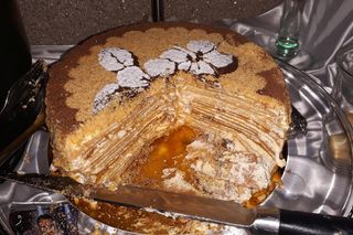 Marcinek. Poznaj przysmak z Podlasia, który króluje na przyjęciach. Te warstwy rozpływają się w ustach