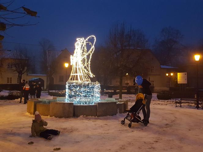 Tłumy na otwarciu lodowiska we Wschowie