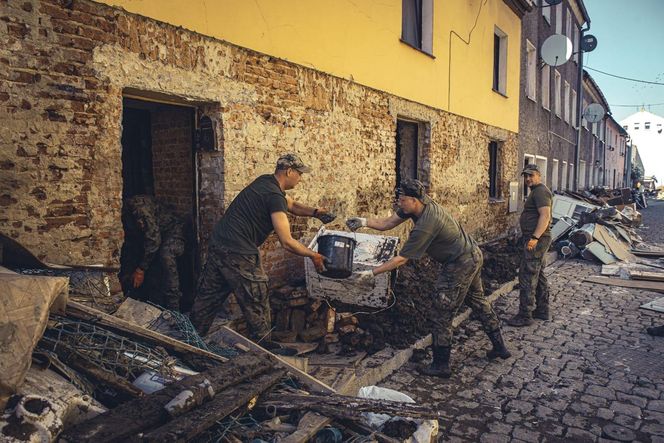 Walka z powodzią NA ŻYWO. Fala kulminacyjna przechodzi przez województwo lubuskie 