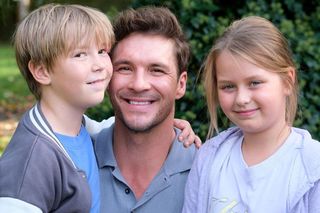 M jak miłość odc. 1837. Marcin (Mikołaj Roznerski), Szymek (Staś Szczypiński), Maja (Laura Jankowska)