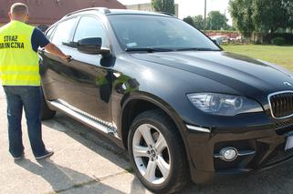 Skradzione BMW X6 odzyskane. Auto znaleziono na prywatnej posesji