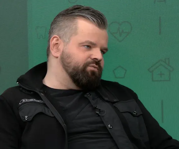 “Miałem nawracający ból ucha. To mnie zaniepokoiło”. Tomek od 20 lat ma HIV