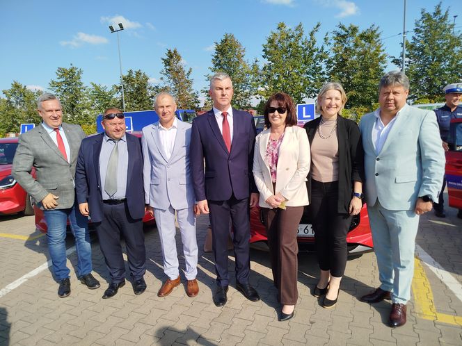 Siedlecki WORD wymienił starą flotę pojazdów egzaminacyjnych na nowe samochody marki Suzuki Swift
